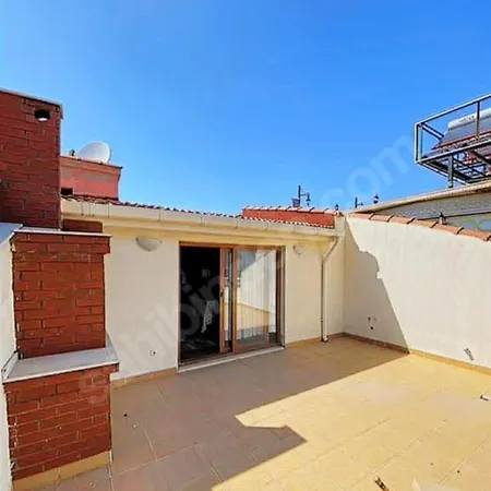 Near The Sea, Penthouse Apartment,for Large Groups Kusadası